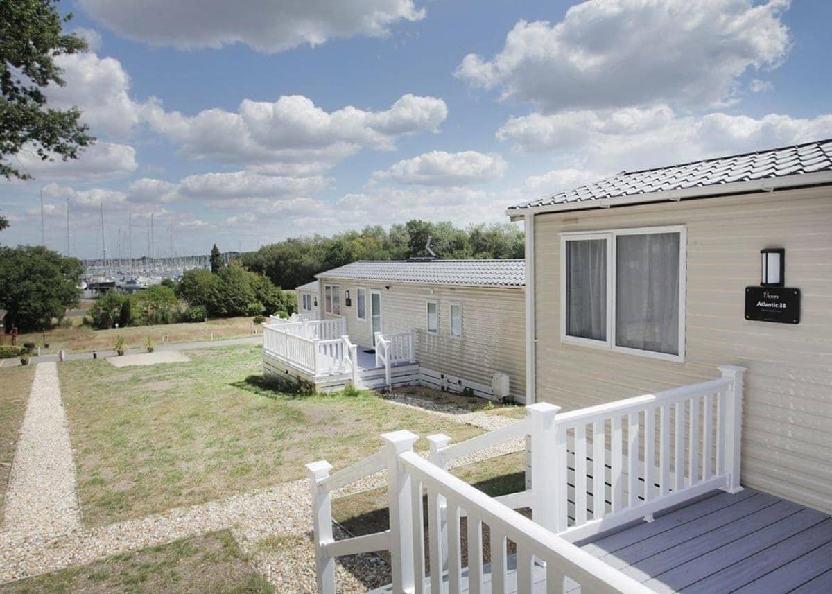 Mercury Yacht Harbour And Holiday Park Lower Swanwick Zewnętrze zdjęcie